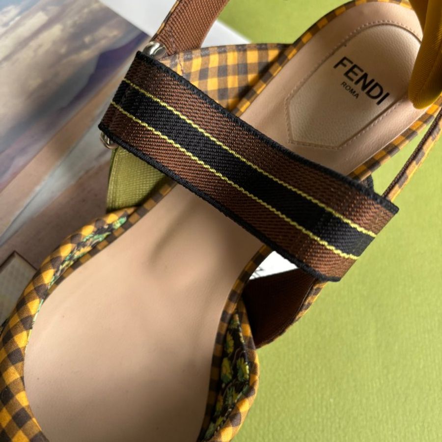 ::Fendi:: 超可愛拼色花朵格紋尖頭跟鞋 38號 Multicolor Fabric Colibri Pointed Toe Slingback Pumps Size 38-25