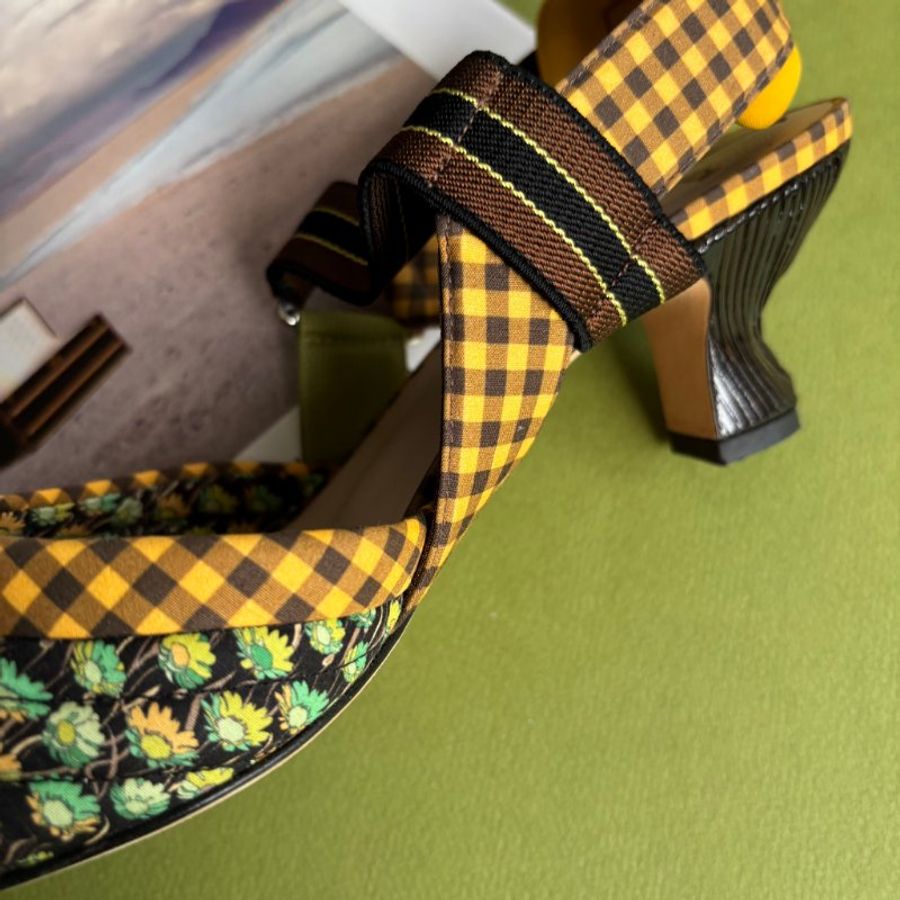 ::Fendi:: 超可愛拼色花朵格紋尖頭跟鞋 38號 Multicolor Fabric Colibri Pointed Toe Slingback Pumps Size 38-28