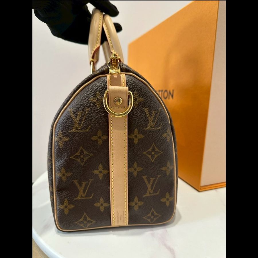 LV speedy 25 芯片款
98新,附背帶、附防塵袋、盒子、新光三越專櫃購證、鎖頭鑰匙-4