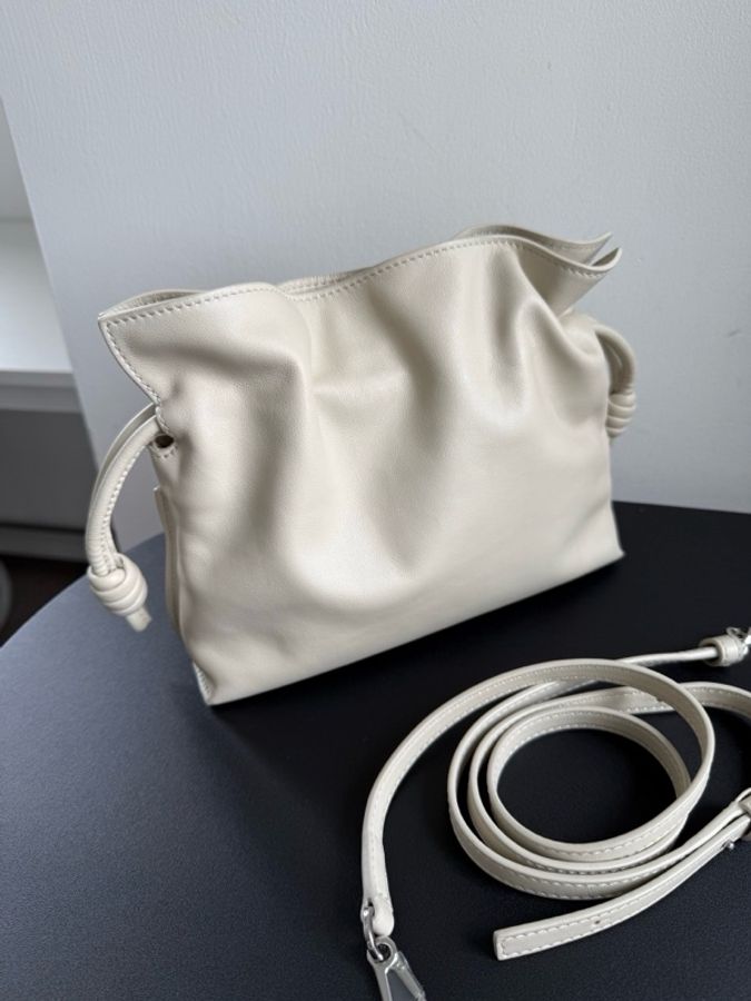 loewe羅意威mini福袋,奶油白,新款字母標,原始好成色,99新。。-5