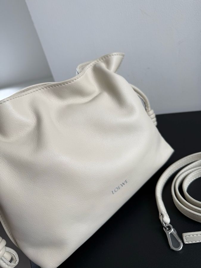 loewe羅意威mini福袋,奶油白,新款字母標,原始好成色,99新。。-6