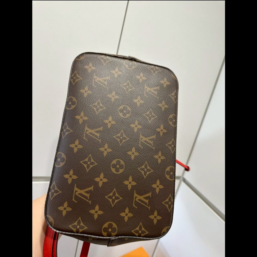 LV NéoNoé MM 水桶包 罌粟紅色-6