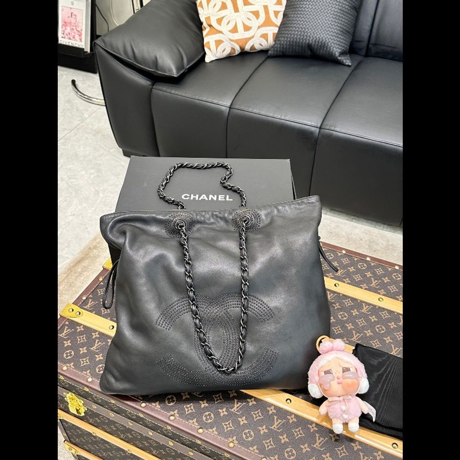 Chanel香奈兒黑銀羊皮Tote包,So Black全黑五金-0
