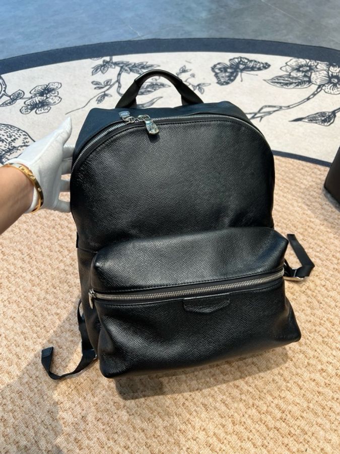 Louis Vuitton 路易威登 雙肩包 黑色牛皮-1