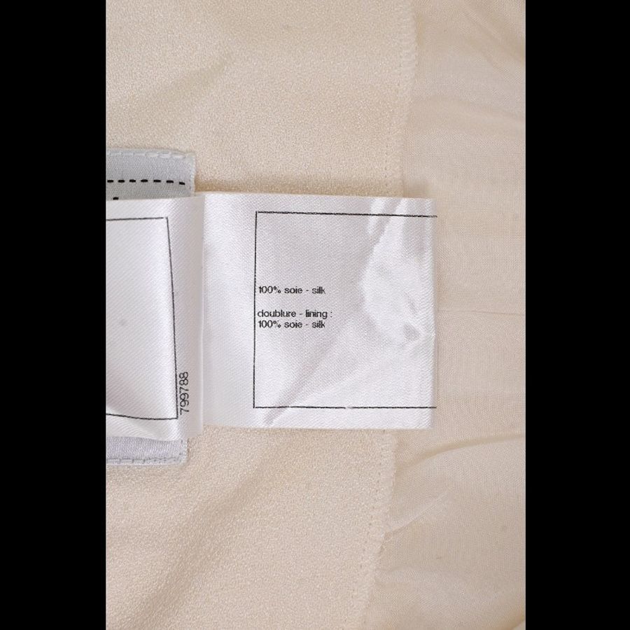 Chanel 12年秀款奶白色真丝钻扣短裤-8