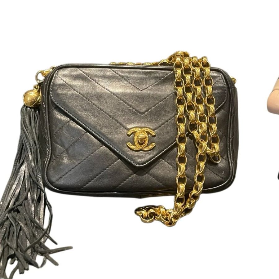 Chanel香奈兒菱格紋黑金雙C扣雕花鏈條相機包-9