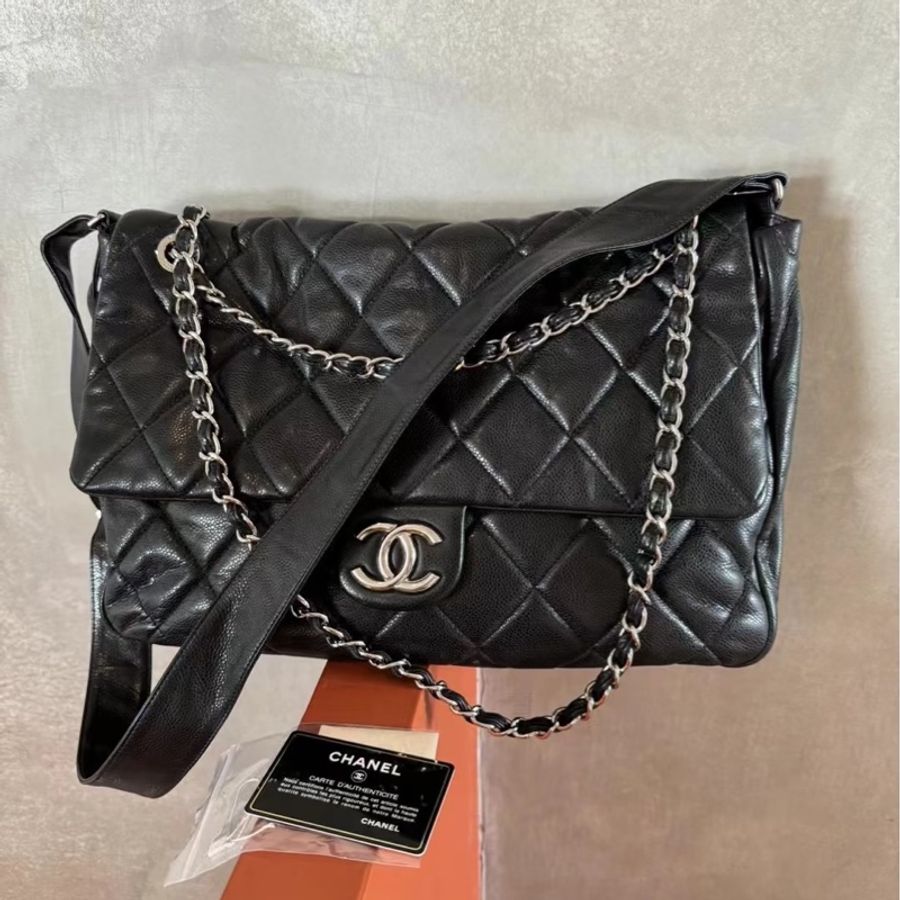 Chanel • 經典黑銀寬肩帶荔枝牛皮機場包 Maxi 井柏然同款-3