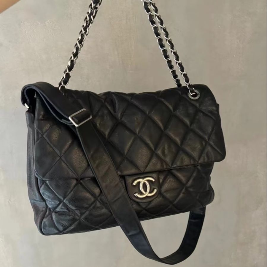 Chanel • 經典黑銀寬肩帶荔枝牛皮機場包 Maxi 井柏然同款-4