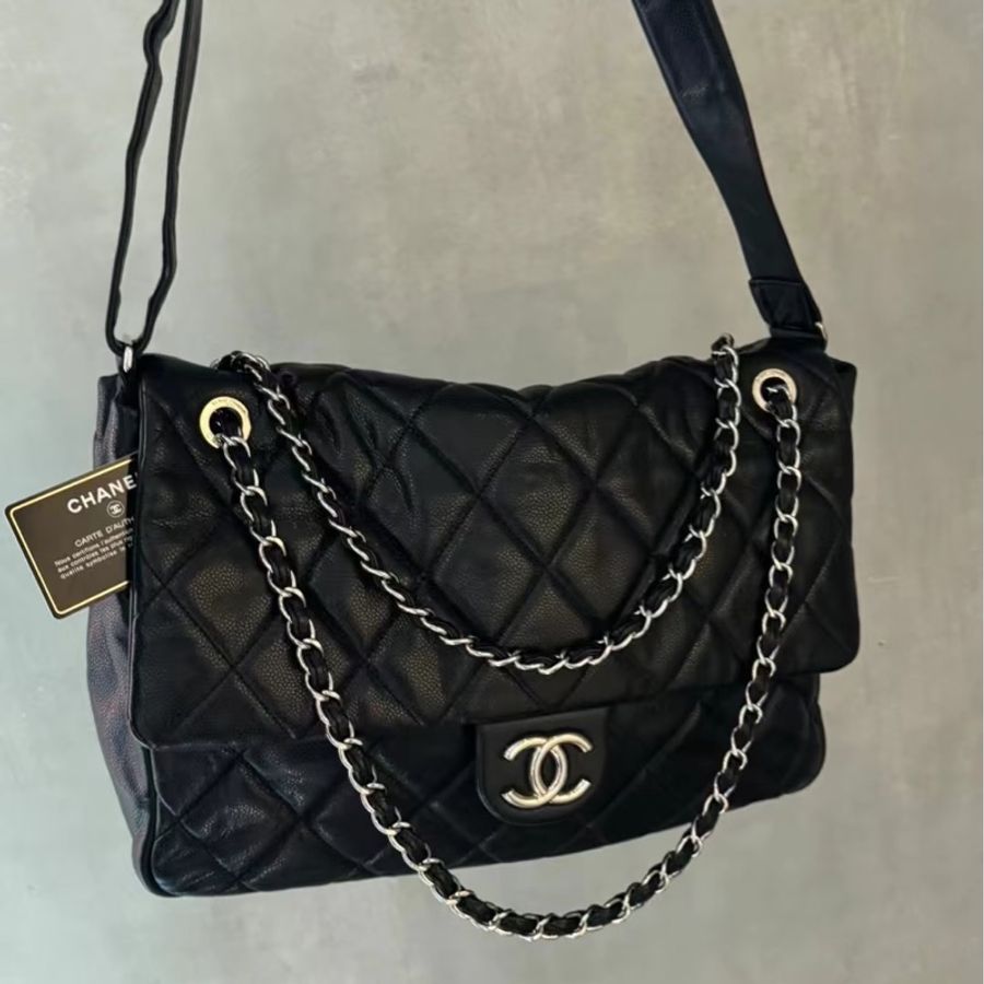 Chanel • 經典黑銀寬肩帶荔枝牛皮機場包 Maxi 井柏然同款-5