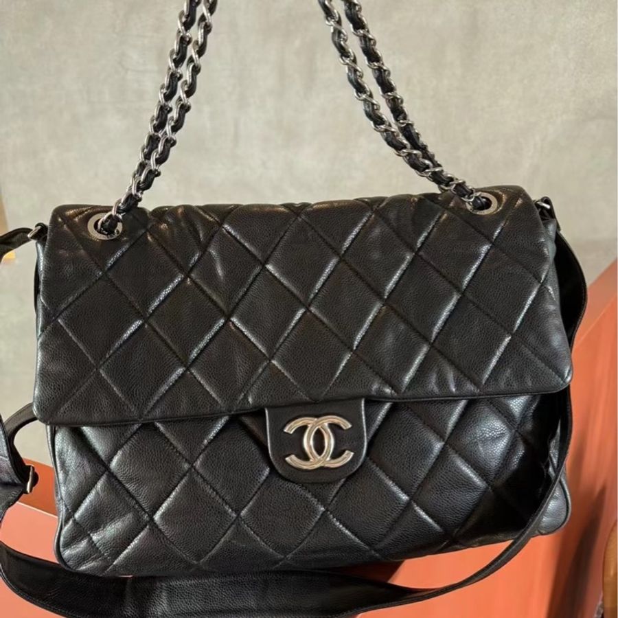 Chanel • 經典黑銀寬肩帶荔枝牛皮機場包 Maxi 井柏然同款-6