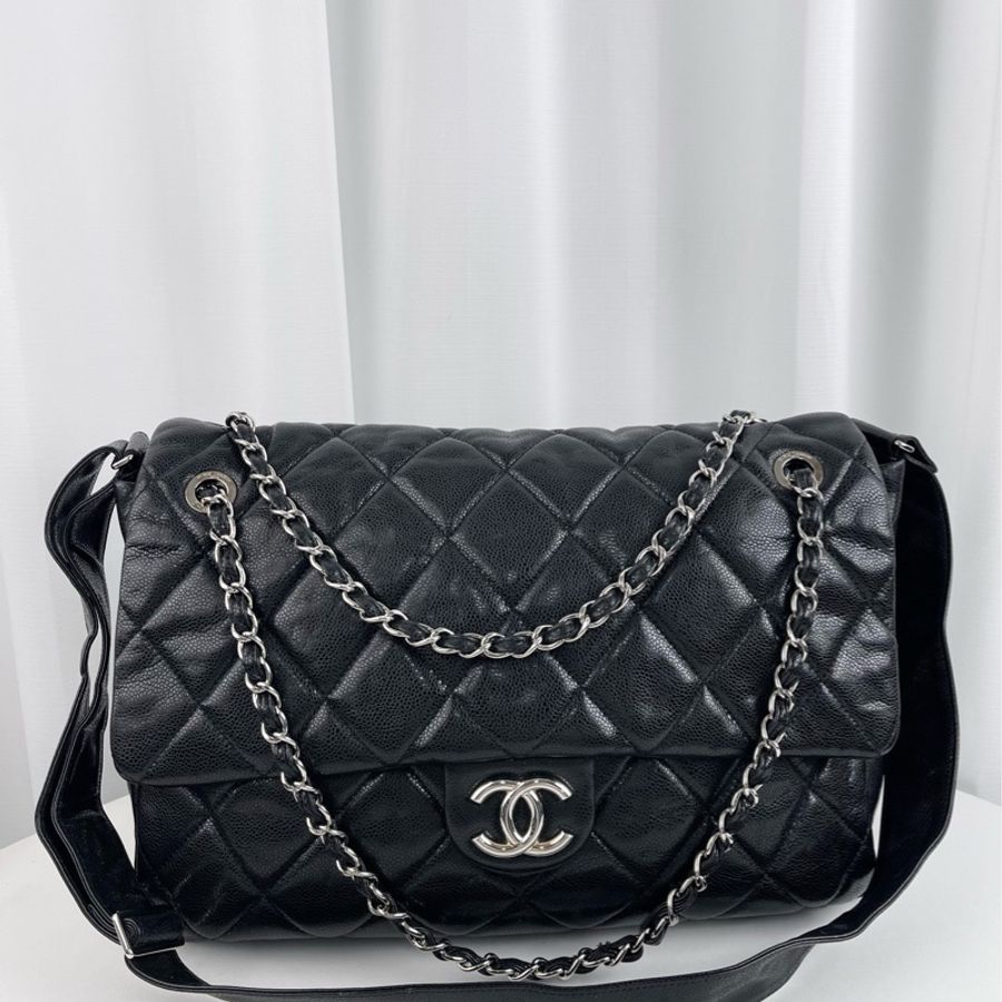 Chanel • 經典黑銀寬肩帶荔枝牛皮機場包 Maxi 井柏然同款-7