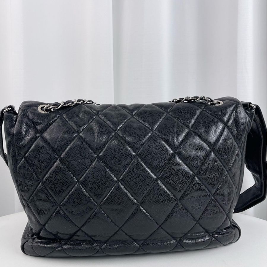 Chanel • 經典黑銀寬肩帶荔枝牛皮機場包 Maxi 井柏然同款-8