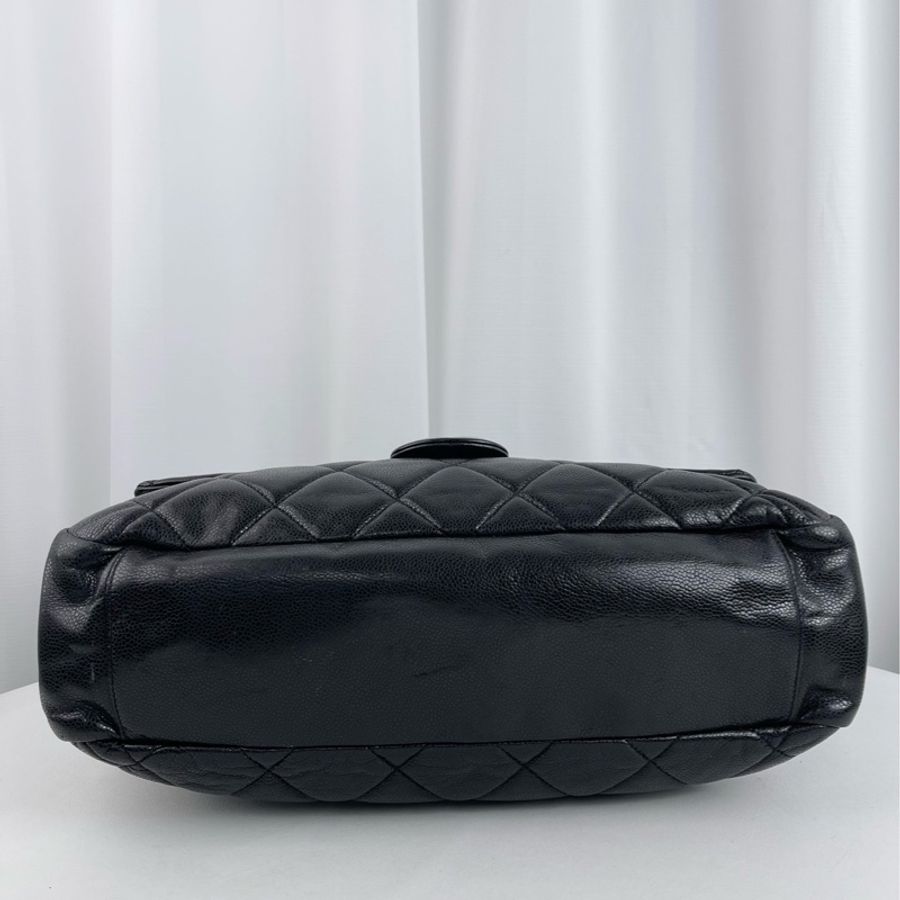 Chanel • 經典黑銀寬肩帶荔枝牛皮機場包 Maxi 井柏然同款-9