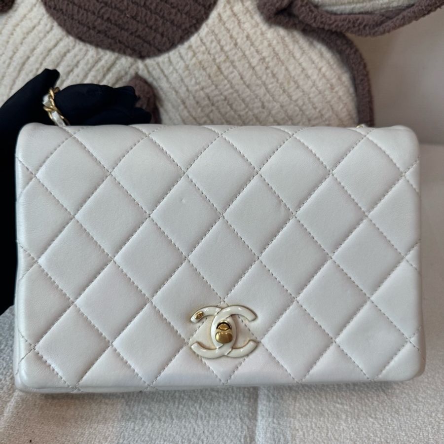 Chanel • 24a 白金琺瑯調節釦方胖子 芯片款✨-7