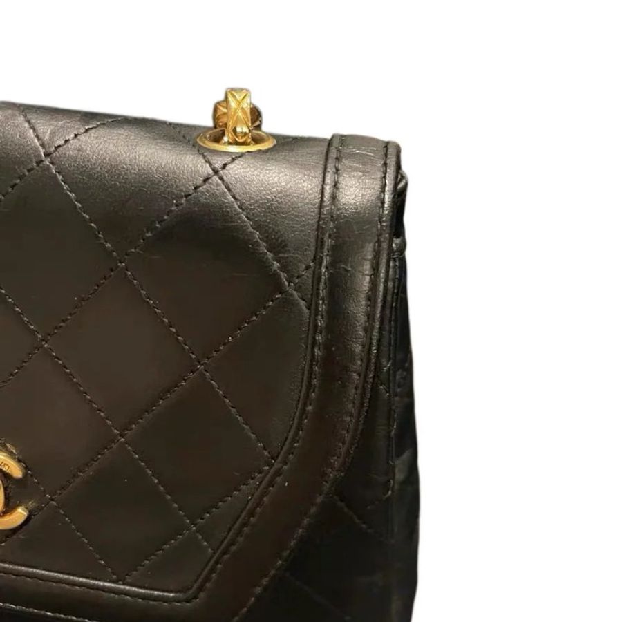 Chanel香奈兒黑金菱格紋雙C扣雕花鏈條包-7