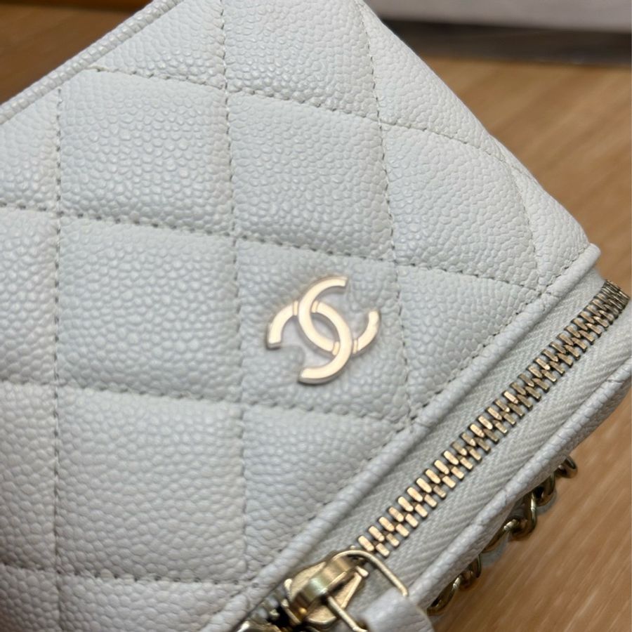 (膠膜未撕)Chanel Vanity 白色荔枝皮 金釦 鏈帶化妝盒包✨最新晶片款-3