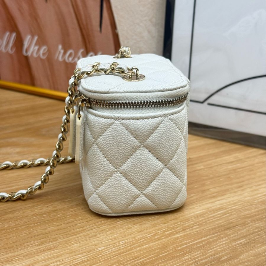 (膠膜未撕)Chanel Vanity 白色荔枝皮 金釦 鏈帶化妝盒包✨最新晶片款-4