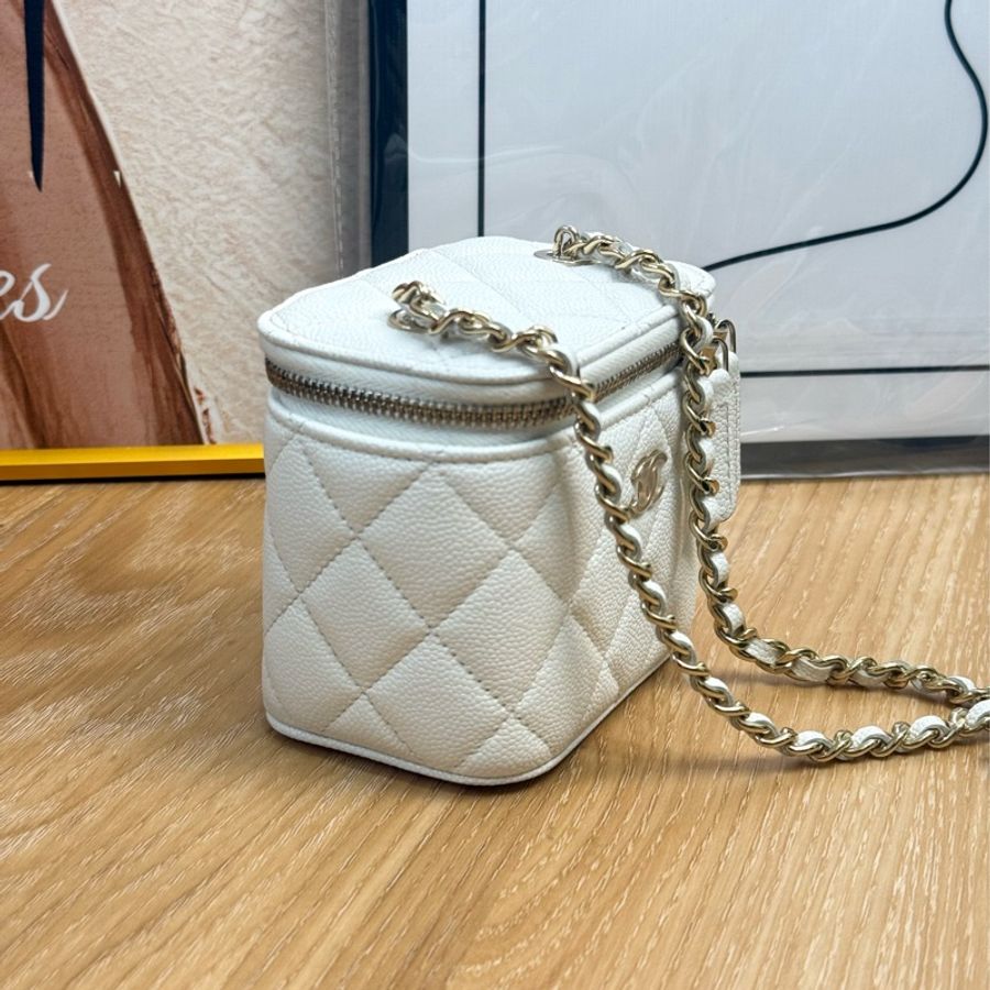 (膠膜未撕)Chanel Vanity 白色荔枝皮 金釦 鏈帶化妝盒包✨最新晶片款-5