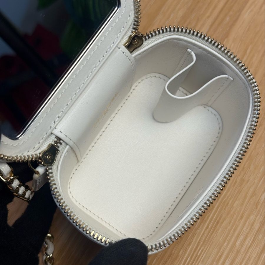 (膠膜未撕)Chanel Vanity 白色荔枝皮 金釦 鏈帶化妝盒包✨最新晶片款-8