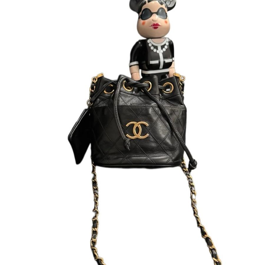 Chanel香奈兒黑金菱格紋雙c logo水桶鏈條包-10