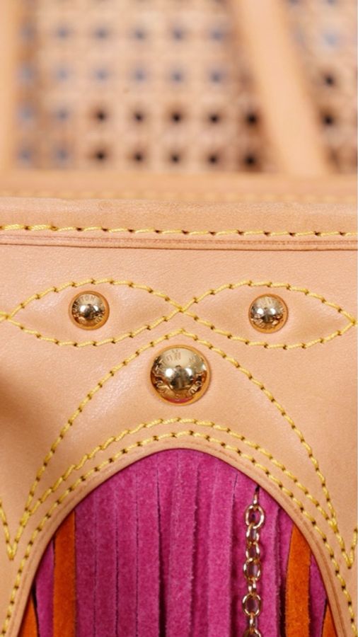 LV x 村上隆联名限定06年海报款白三彩流苏水桶包手提包-5