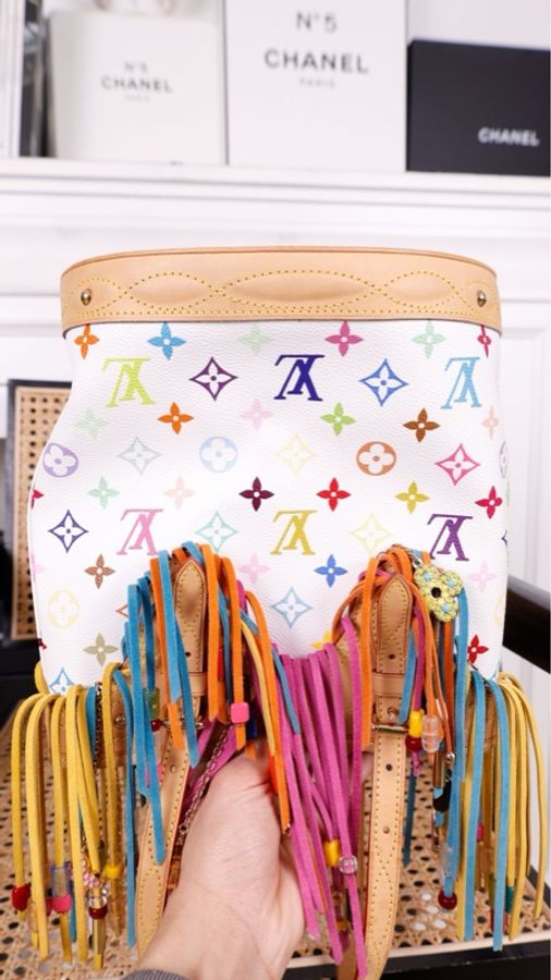 LV x 村上隆联名限定06年海报款白三彩流苏水桶包手提包-17