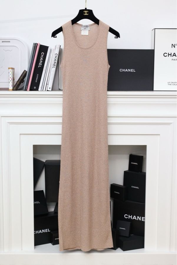 Chanel 96年橡皮粉琉璃扣四口袋外套长裙套装-4