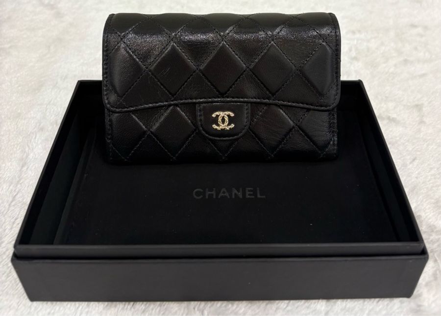 CHANEL 經典黑色小羊皮菱格三折短夾 金CC-3