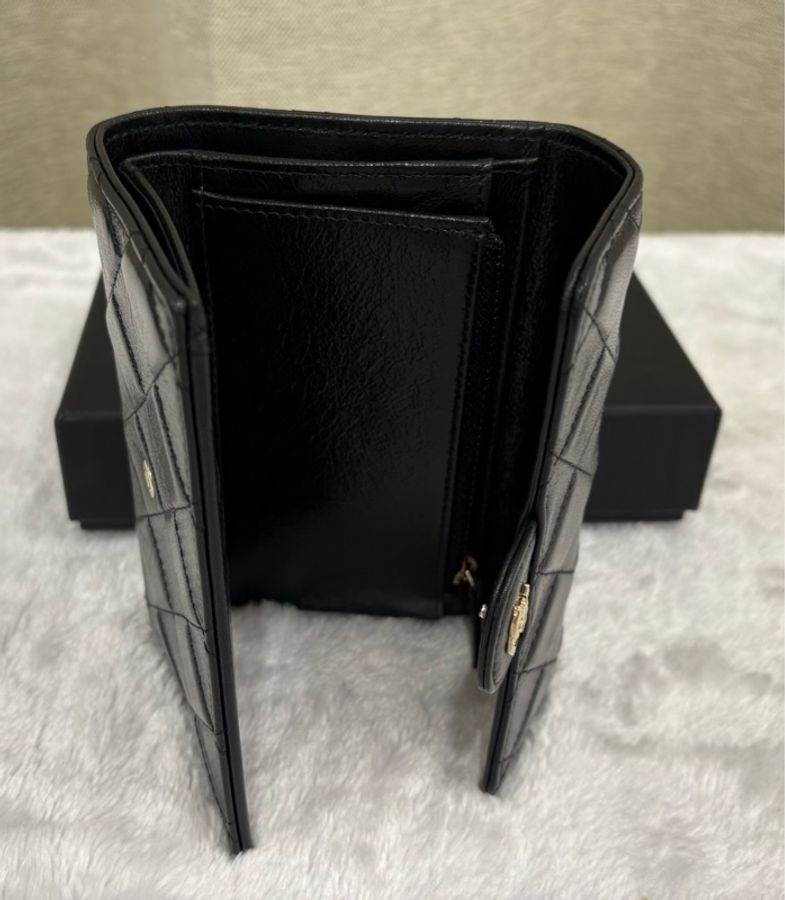 CHANEL 經典黑色小羊皮菱格三折短夾 金CC-13