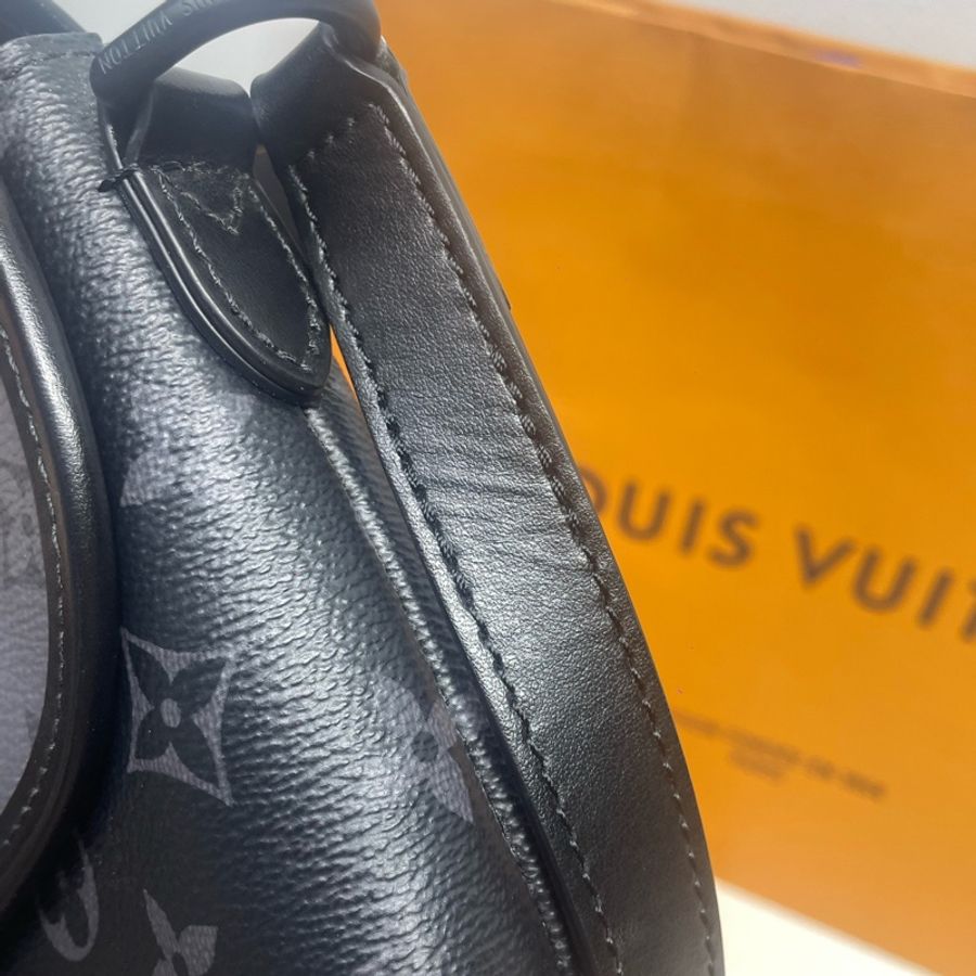 LV路易威登黑灰拼色郵差包-28