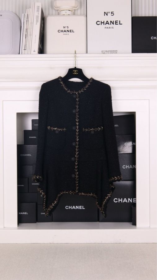 Chanel 18年森林系列秀款jennie同款黑色不规则下摆细闪两口袋外套-0