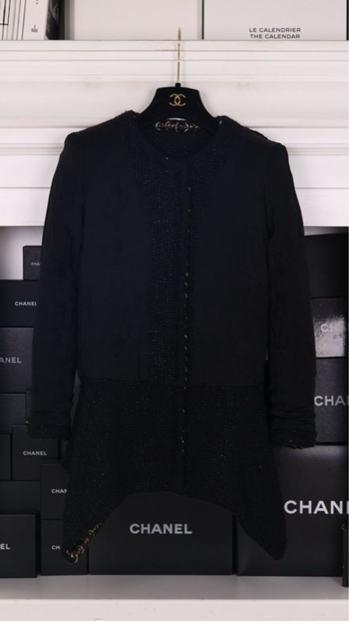 Chanel 18年森林系列秀款jennie同款黑色不规则下摆细闪两口袋外套-8