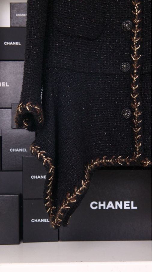 Chanel 18年森林系列秀款jennie同款黑色不规则下摆细闪两口袋外套-19