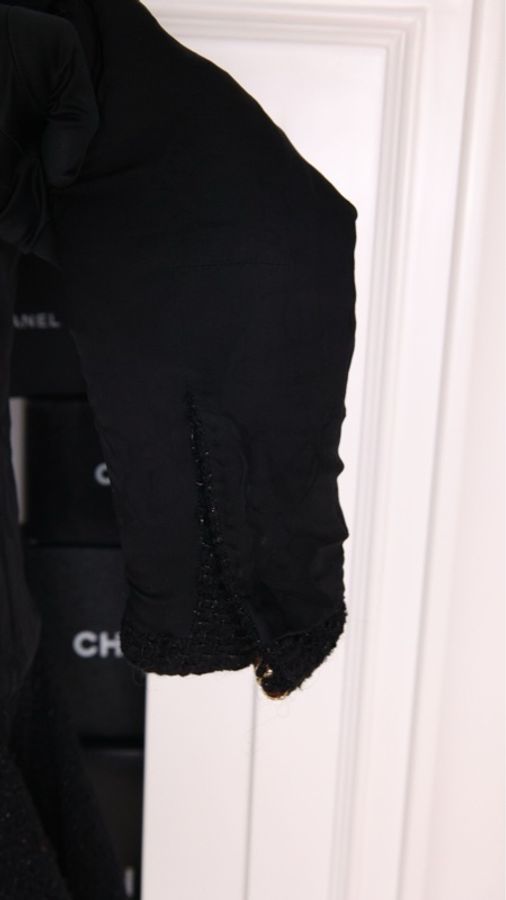 Chanel 18年森林系列秀款jennie同款黑色不规则下摆细闪两口袋外套-21