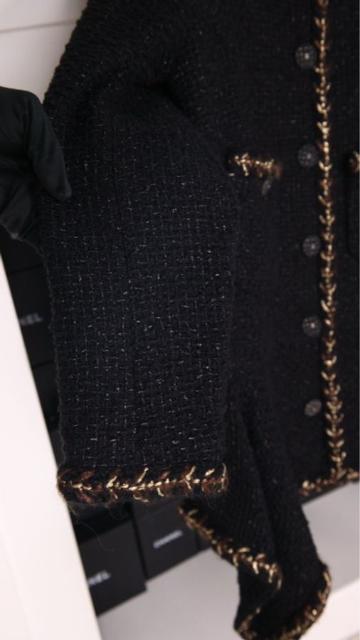 Chanel 18年森林系列秀款jennie同款黑色不规则下摆细闪两口袋外套-22