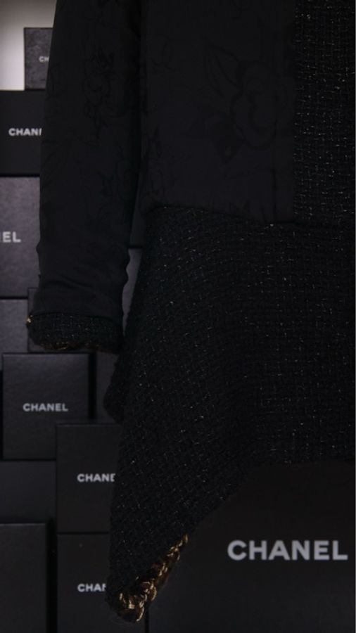 Chanel 18年森林系列秀款jennie同款黑色不规则下摆细闪两口袋外套-23