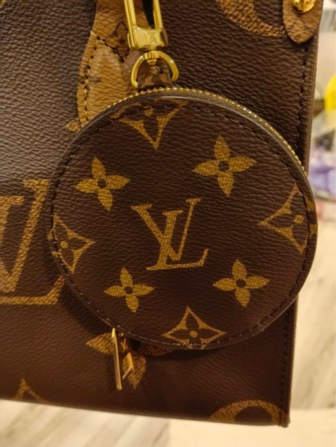 LV onthego pm 使用過2-3次 無瑕疵 有購證 有盒 大全配-9