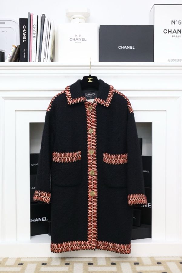 Chanel 90年秀款红黑滚边金扣两口袋外套-0