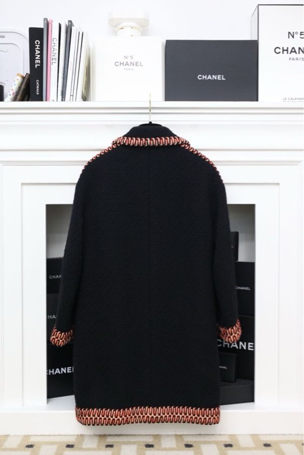 Chanel 90年秀款红黑滚边金扣两口袋外套-1