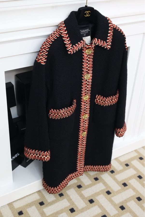 Chanel 90年秀款红黑滚边金扣两口袋外套-2
