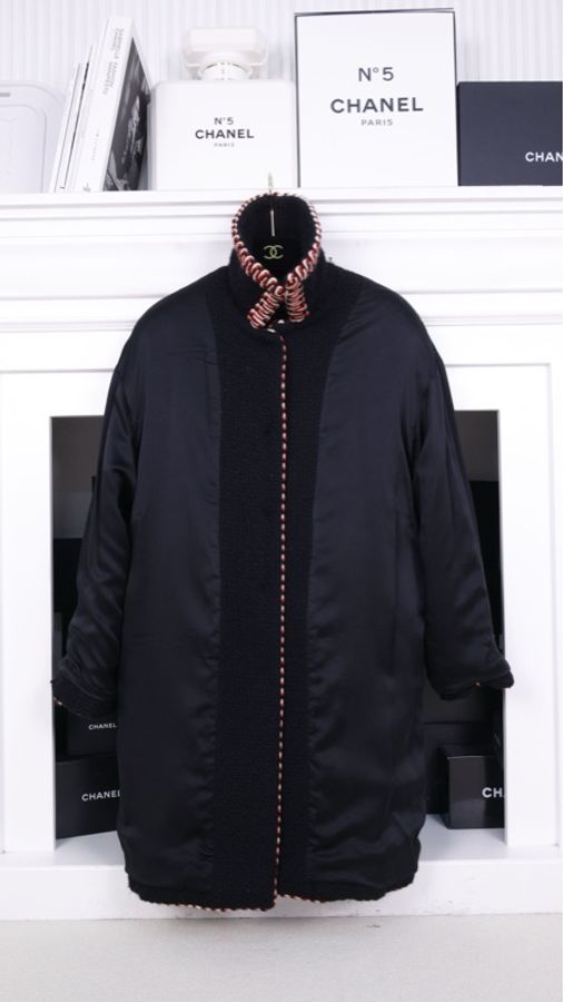 Chanel 90年秀款红黑滚边金扣两口袋外套-4