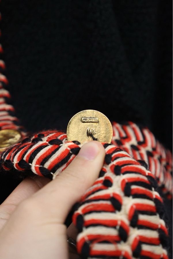Chanel 90年秀款红黑滚边金扣两口袋外套-24