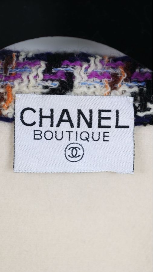 Chanel米色毛呢金扣粗花呢连帽大衣外套-15