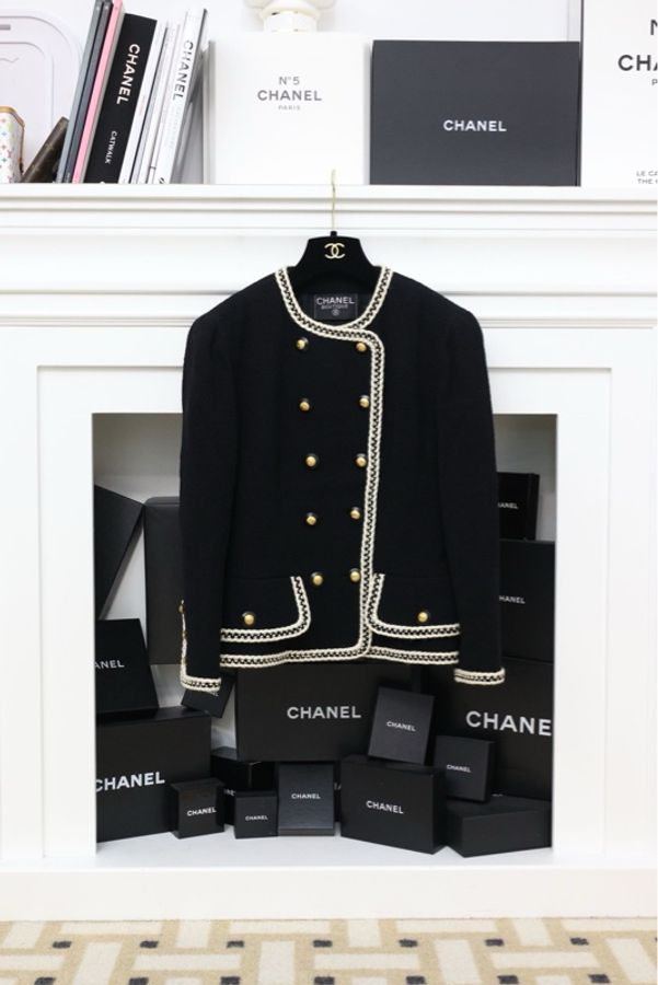 Chanel 91年秀款白色滚边黑金扣两口袋外套-0