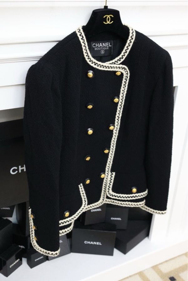 Chanel 91年秀款白色滚边黑金扣两口袋外套-2