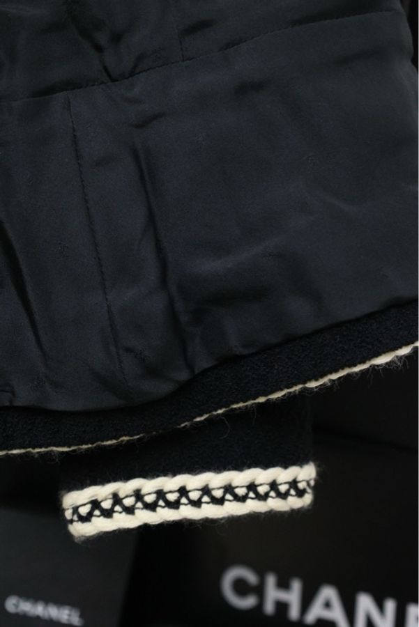 Chanel 91年秀款白色滚边黑金扣两口袋外套-11