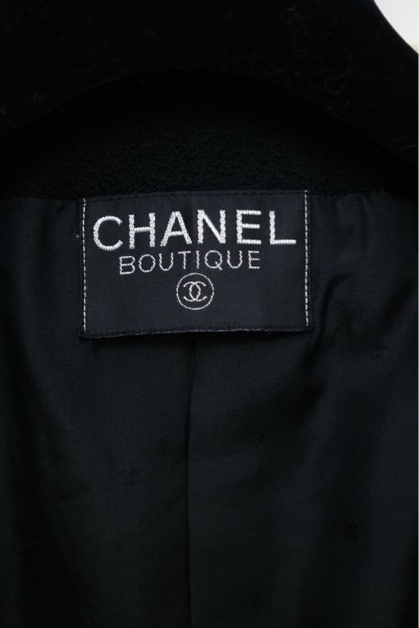 Chanel 91年秀款白色滚边黑金扣两口袋外套-14