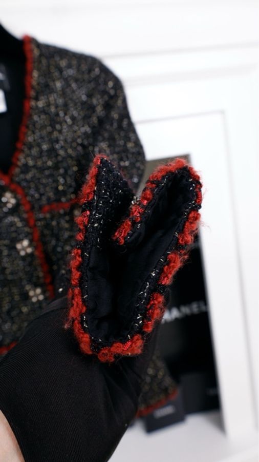 Chanel 11年拜占庭系列秀款黑金细闪琉璃扣四口袋外套-18