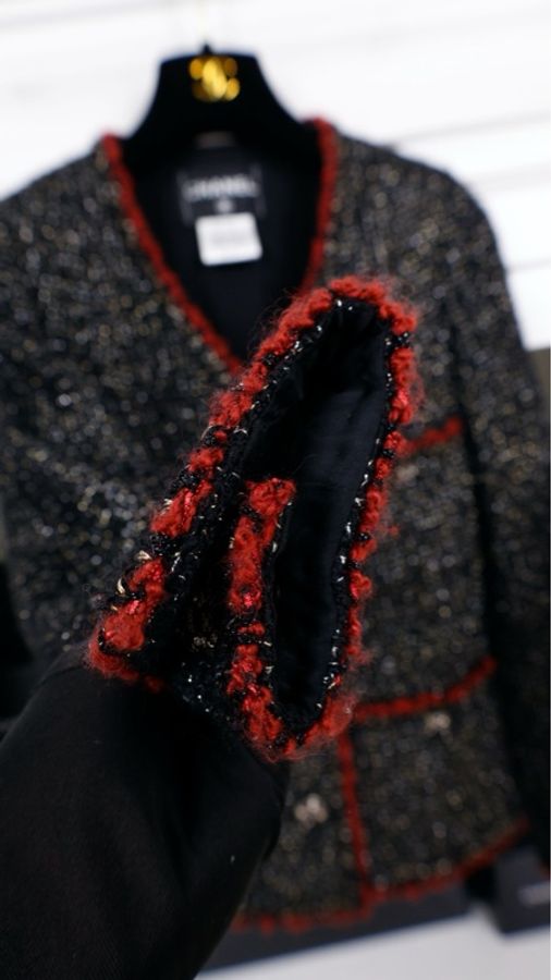 Chanel 11年拜占庭系列秀款黑金细闪琉璃扣四口袋外套-19