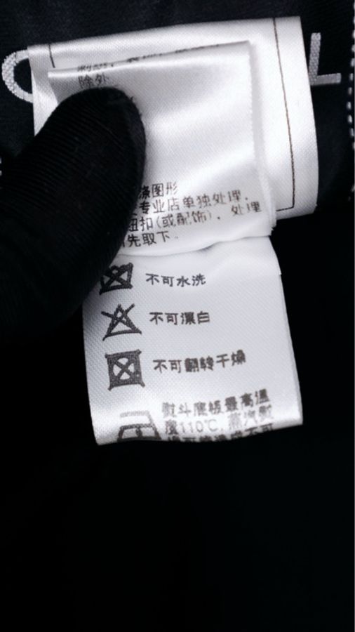 Chanel 11年拜占庭系列秀款黑金细闪琉璃扣四口袋外套-34
